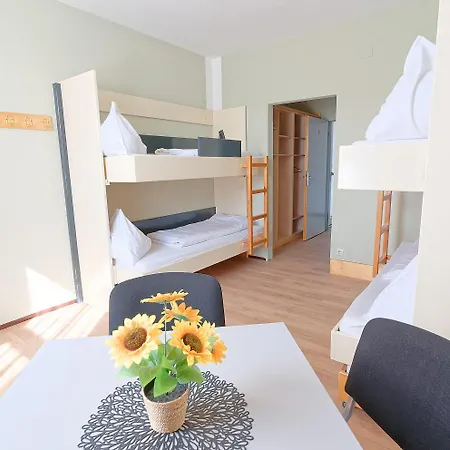 Jugend- Und Familiengastehaus *