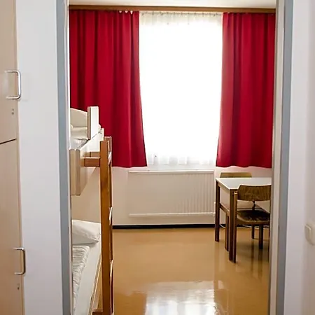 Jugend- Und Familiengaestehaus Hostel *